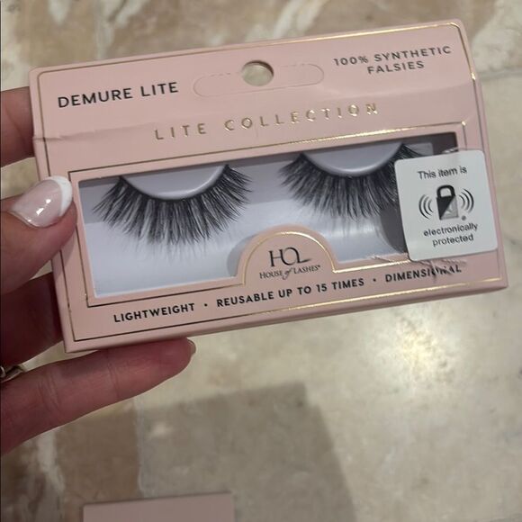 House of Lashes - NEW Eyelash Kit with Accessories - Picture 3 of 5